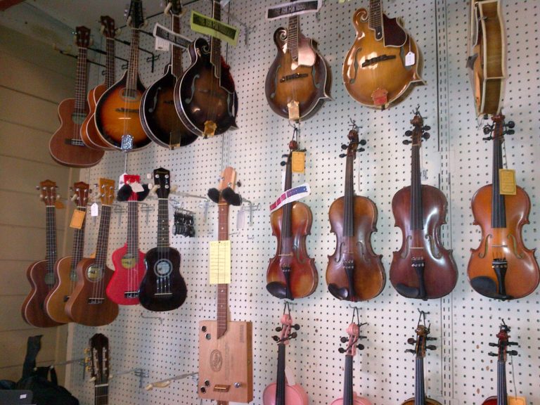 Houser’s Music 3 977986 652176098130424 479180506 o 768x576