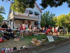 oroville mile long yard sale house 300x225