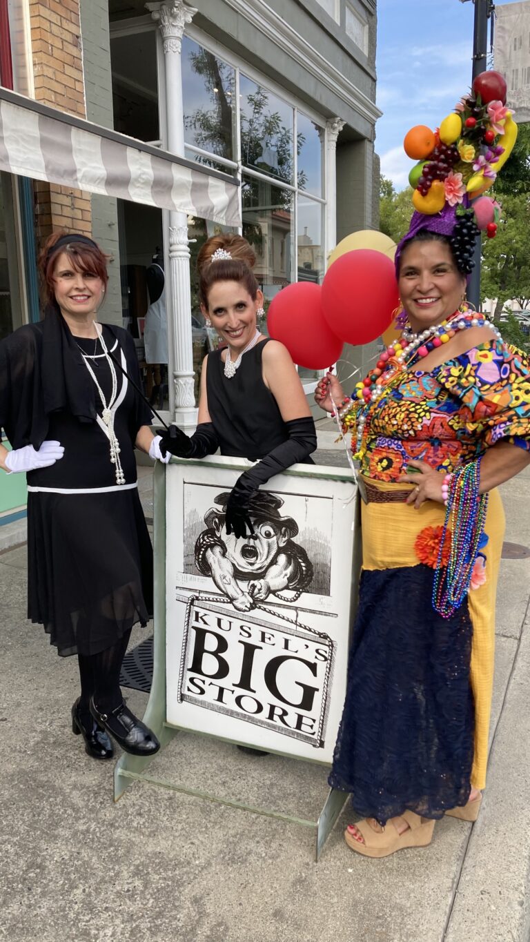 Hollywood Walk! 3 hollywood walk big store 768x1365