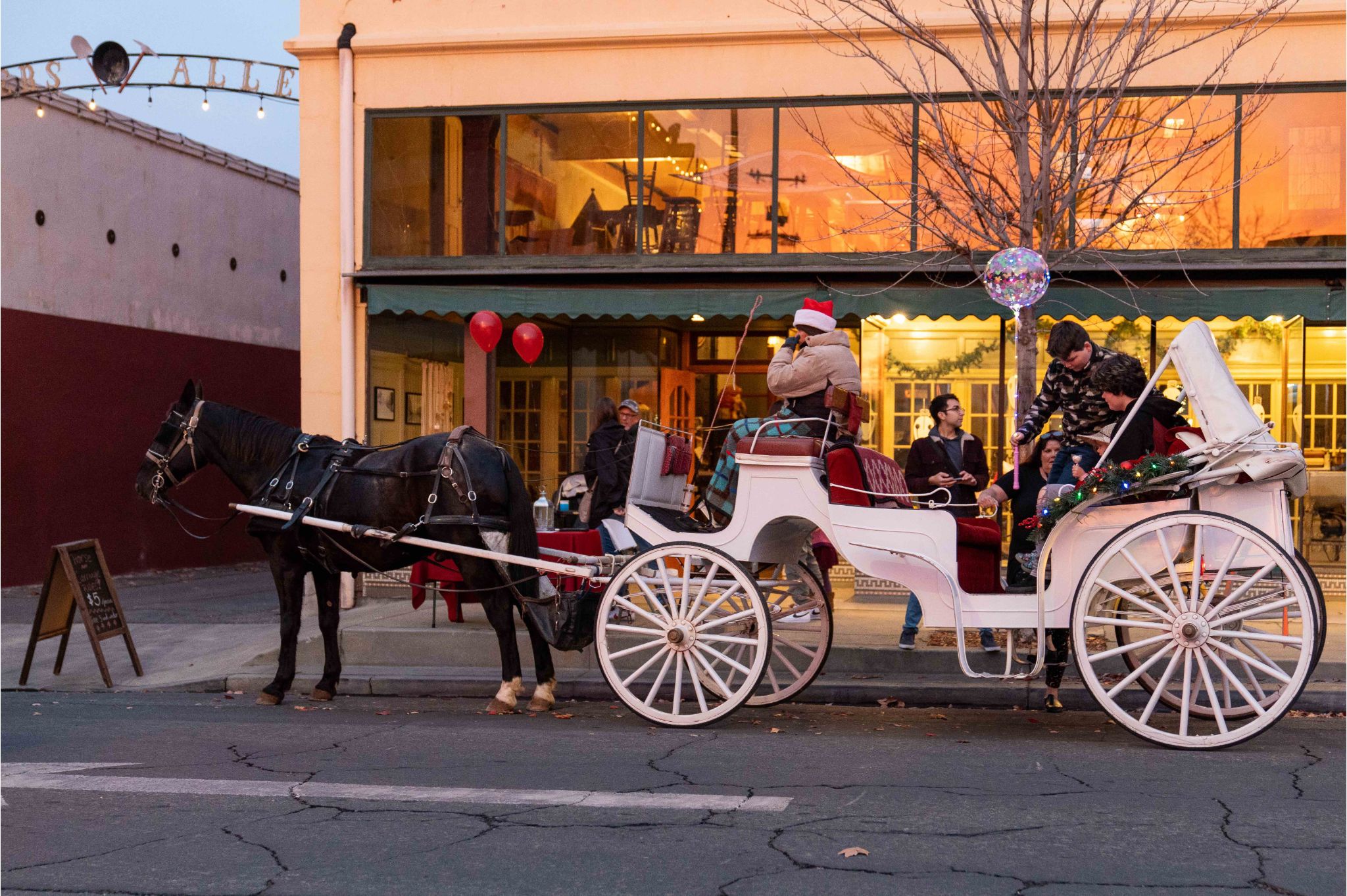 Holiday Events in Downtown Oroville 1 christmas preview carriage