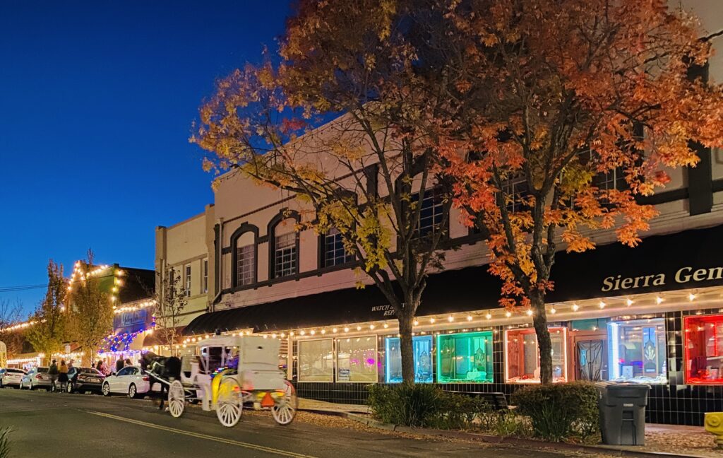 Holiday Events in Downtown Oroville 7 color carriage